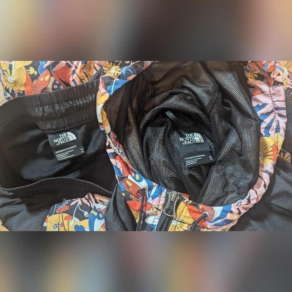 The North Face Woman's  Top & Pants  Windbreaker Set Size M. - Picture 11 of 13